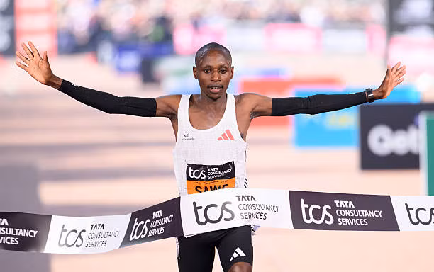 Màn bứt tốc ấn tượng đưa Sabastian Sawe lên đỉnh London Marathon 2025 