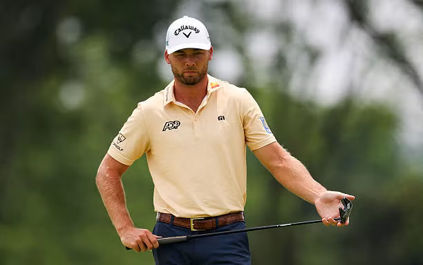 Sam Burns vươn lên dẫn đầu US Open.
