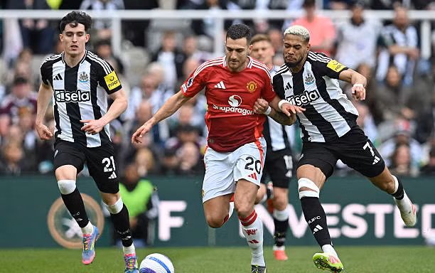 MU thua sốc trên sân Newcastle 