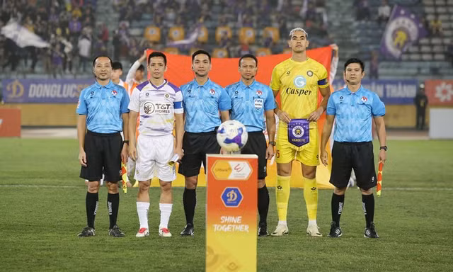 Trọng tài ngoại điều hành hai trận cầu "nóng" vòng 19 V.League 