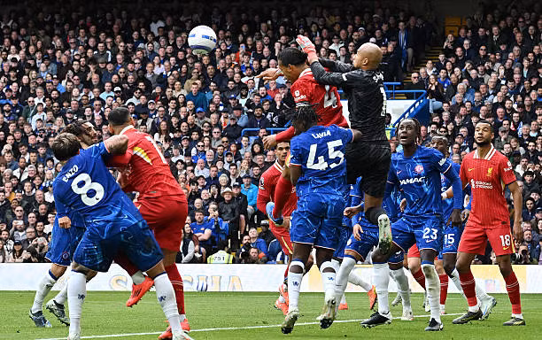 Liverpool thua đậm Chelsea sau khi đã vô địch Ngoại hạng 