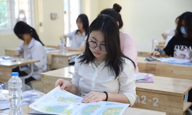 Học sinh chọn thi các môn xã hội nhiều hơn tự nhiên vì được cho là dễ “ăn” điểm 