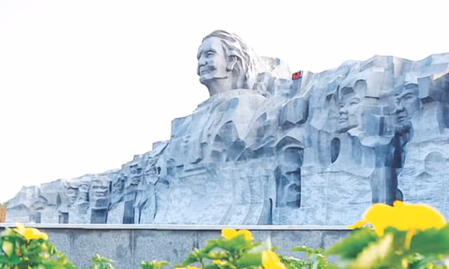 Tượng đài mẹ Thứ, biểu trưng của Mẹ Việt Nam Anh hùng