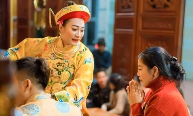 Trước khi bị bắt, cô đồng Trương Thị Hương thường nhận làm lễ di cung hoán số với số tiền lớnẢnh: P.V
