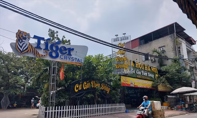 Một nhà hàng tại đường Bạch Đằng (Hà Nội) bị đối tượng mua bán hoá đơn khống lấy địa chỉ thành lập tới 2 “DN ma”