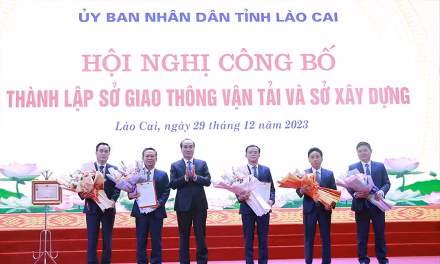 Do gặp nhiều khó khăn, vướng mắc, nên sau 5 năm thực hiện, tỉnh Lào Cai đã quyết định tách Sở Giao thông vận tải – Xây dựng thành 2 sở như cũ Ảnh: Báo Lào Cai 