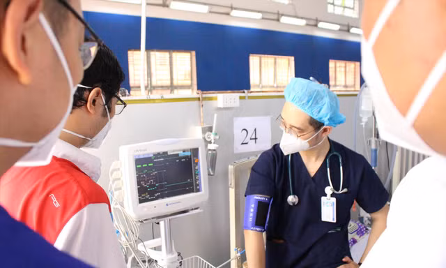 Các bệnh viện đang loay hoay trước hàng loạt các văn bản pháp luật liên quan đến mua sắm thuốc, vật tư y tế Ảnh: Vân Sơn 