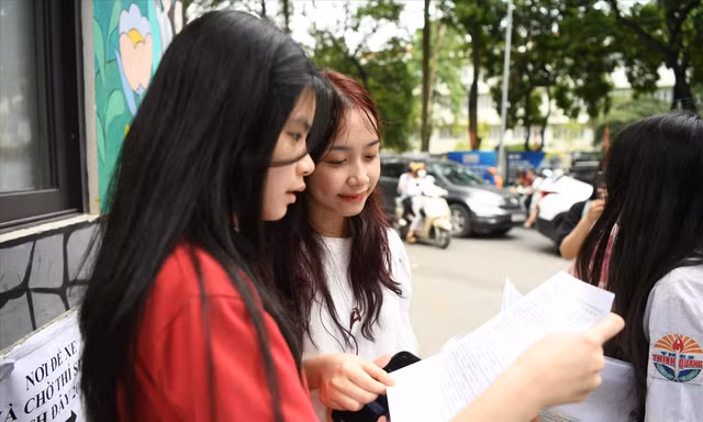 Học sinh tại Hà Nội thi tuyển sinh lớp 10 năm 2024 Ảnh: NHƯ Ý 