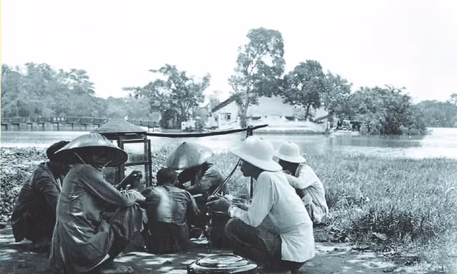 Gánh phở rong bên hồ Hoàn KiếmẢnh: tư liệu 