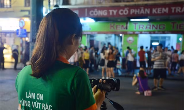 UBND quận Hoàn Kiếm đặt camera xử phạt hành vi xả rác thời điểm năm 2019 