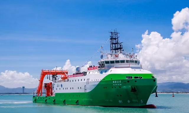 Tàu Tansuo 2 trở lại cảng ở Hải Nam hôm 6/6 sau khi kết nối trạm nghiên cứu chính với phòng thí nghiệm dưới đáy Biển Đông Ảnh: CCTV 