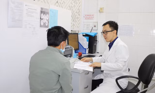 Bệnh nhân đến khám bệnh lý về da tại Bệnh viện Da Liễu TPHCM ảnh: Lan Anh 