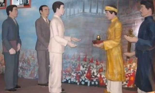 Tranh vẽ thời điểm trao ấn đăng trong bài của ông Tôn Thất Thọ được chú thích là nguồn từ Internet