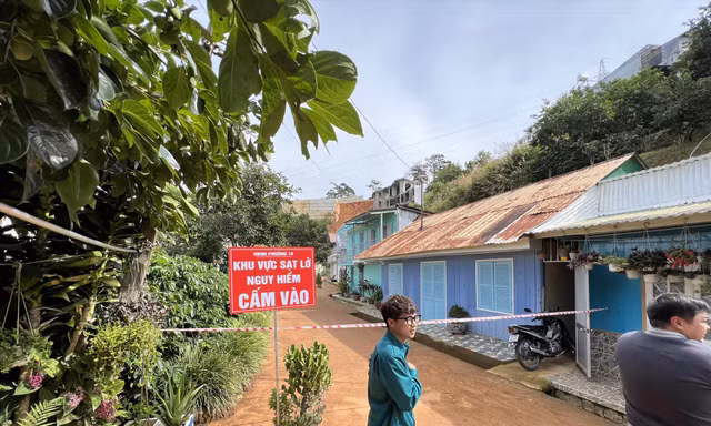 Hiện trường vụ sạt lở đất được bảo vệ nghiêm ngặt, phục vụ điều tra Ảnh: Tuấn Nguyễn