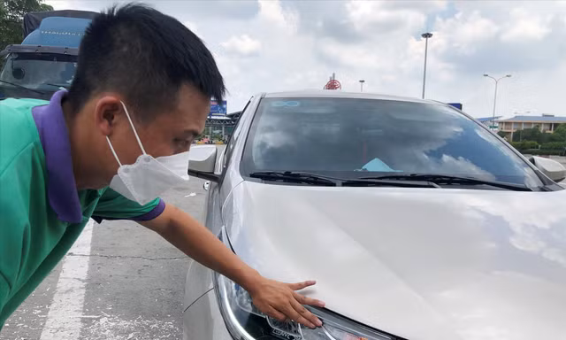 Không thể ép người dân phải dán thẻ ETC nếu họ không đi vào cao tốc Ảnh: Anh Trọng 