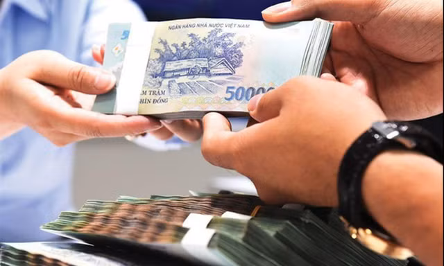 Công chức, viên chức dự kiến sẽ được tăng lương 30% khi áp dụng cải cách tiền lương từ ngày 1/7 Ảnh: minh họa
