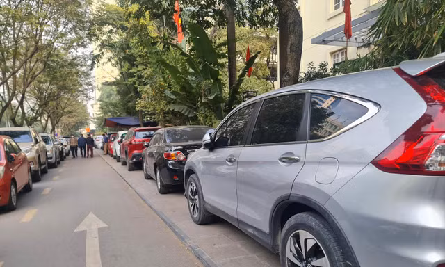 Bức bí chỗ đỗ ô tô, đâu là giải pháp
