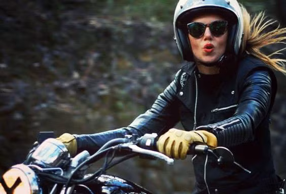 Sự quyến rũ 'chết người' của những nữ biker