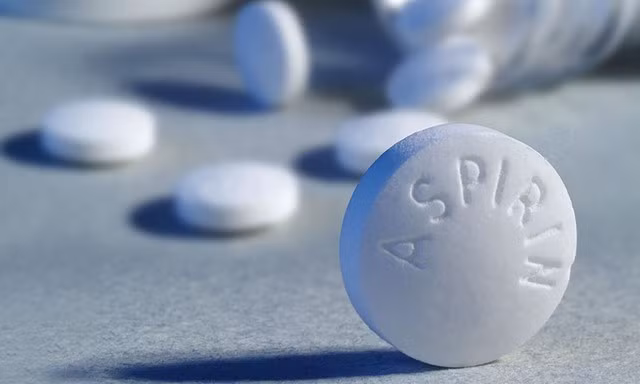 Người bệnh sốt xuất huyết không tự ý dùng Aspirin và thuốc kháng sinh.