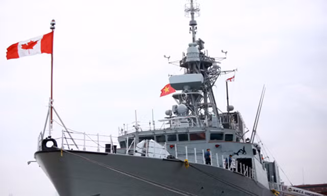 Chiến hạm HMCS Vancouver cập cảng Sài Gòn. Ảnh: Quốc Thắng.