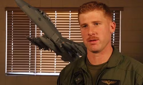 Phi công Jake Frederick. Ảnh: US MC.