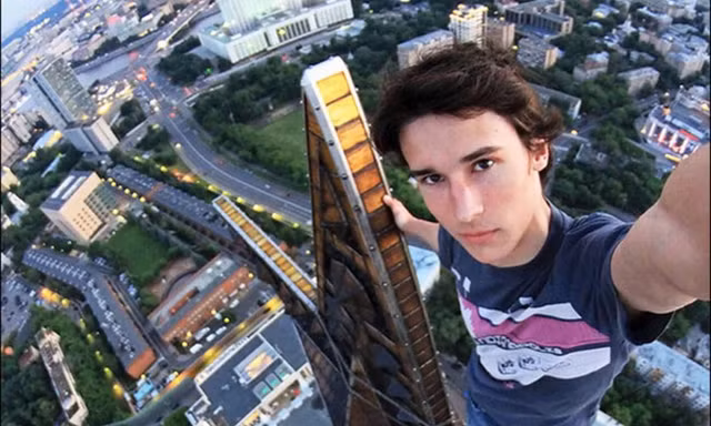 Chết do chụp selfie nhiều hơn cả do bị cá mập tấn công
