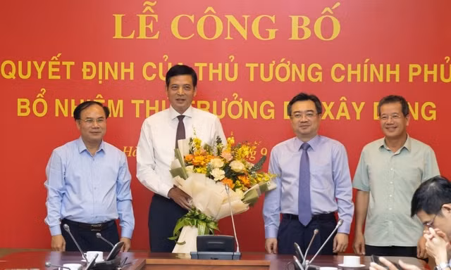 Bản tin 8H: Công bố quyết định của Thủ tướng bổ nhiệm Thứ trưởng Bộ Xây dựng