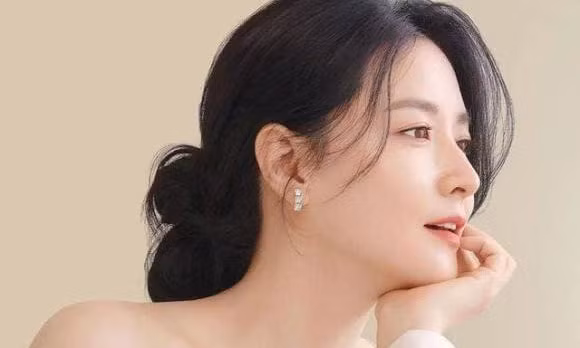 Lee Young Ae bị công chúng Hàn Quốc chỉ trích dữ dội