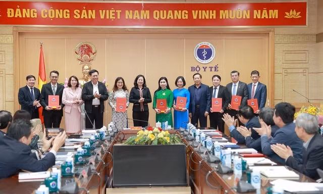 Bản tin 8H: Bộ Y tế bổ nhiệm nhiều lãnh đạo cấp Vụ