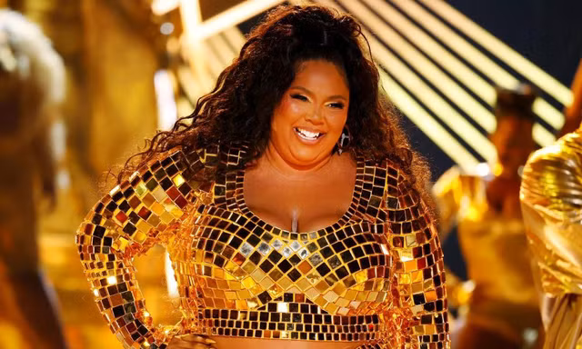 Lizzo bị nhiều người kiện vì sở thích bệnh hoạn trong khu đèn đỏ