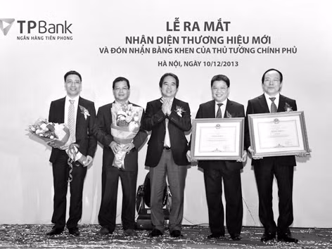 Tái cơ cấu Đỏ da thắm thịt?