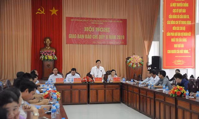 Tỉnh ủy Hậu Giang nói về việc chậm xử lý vụ xe biển xanh đi dự tiệc