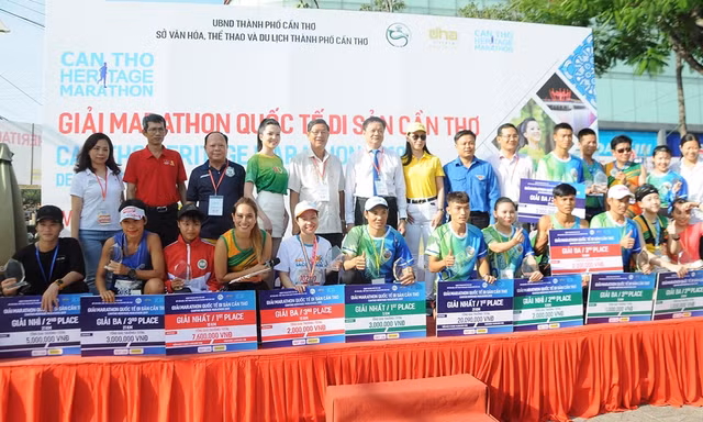 Hơn 1.200 người tham gia giải chạy bộ Marathon Quốc tế di sản Cần Thơ 