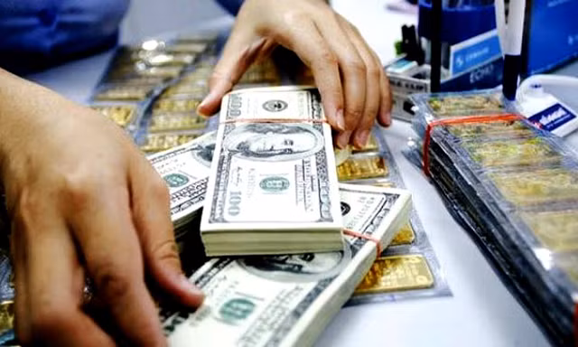 Vàng neo cao, USD bất ngờ giảm sâu. Ảnh minh hoạ: Internet