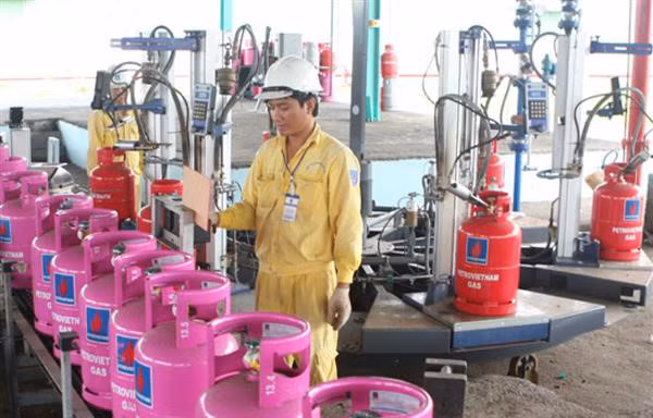 Điều kiện kinh doanh gas, LPG theo kiểu "con gà, quả trứng" làm khó doanh nghiệp, người dân. Ảnh minh họa internet