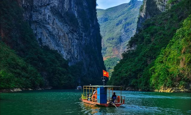 Khôi phục tàu chở khách du lịch trên sông Nho Quế từ 7h sáng nay