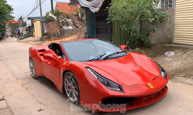 Ô tô tự chế 'nhái' siêu xe Ferrari của thợ Việt