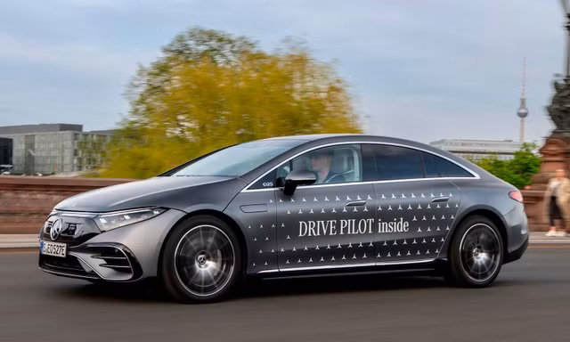 Mercedes-Benz vượt qua Tesla về hệ thống lái xe tự động