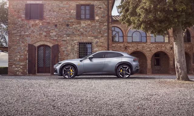Siêu SUV đầu tiên của Ferrari có giá bán gần 40 tỷ tại Việt Nam
