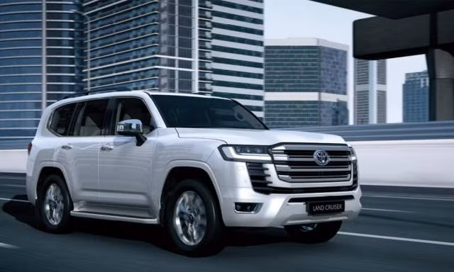 Toyota Land Cruiser 2022 tăng giá bán niêm yết tại Việt Nam