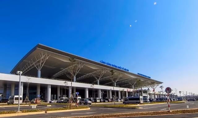 Một hành khách có biểu hiện bất thường, cởi đồ ngay trên máy bay