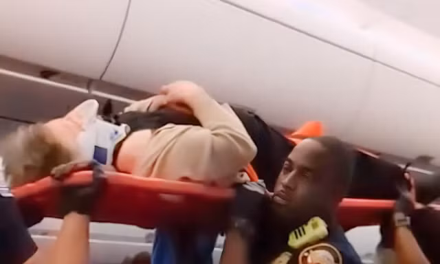 11 người bị thương vì 'siêu máy bay' của Delta Airlines gặp sự cố nghiêm trọng