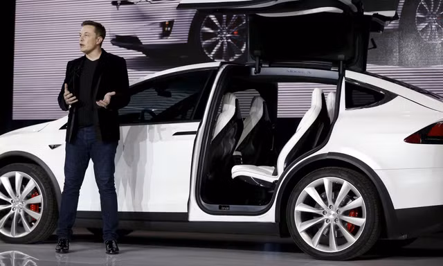 Tesla bị kiện do phóng đại công nghệ tự lái