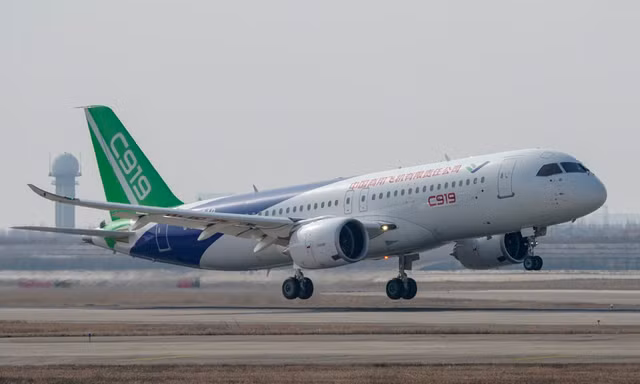 Máy bay 'made in China' nhận đơn hàng kỷ lục