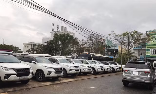 Dịch vụ thuê xe có lái giữ giá dịp Tết dương lịch
