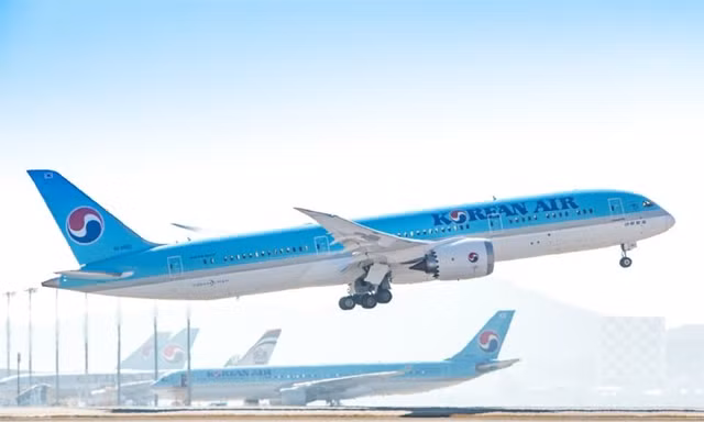 Korean Air kiểm tra cân nặng của khách trước khi bay