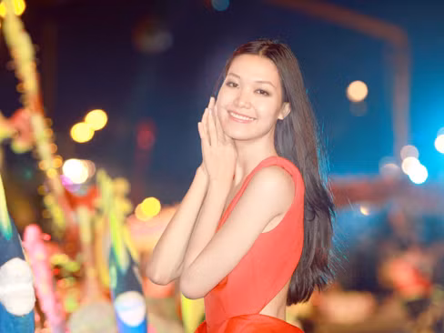 Hoa hậu Thùy Dung quyến rũ ở lễ hội Carnaval Hạ Long