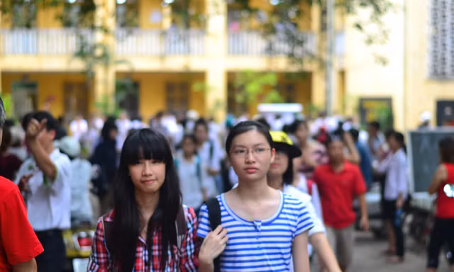 Học sinh thi vào lớp 10 tại Hà Nội