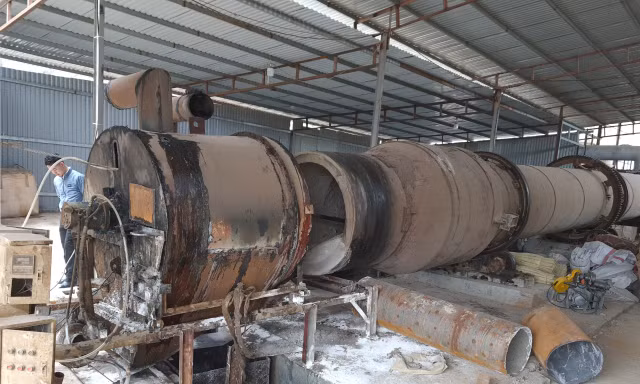 Lò đốt tại xã Trần Phú đang được tháo dỡ