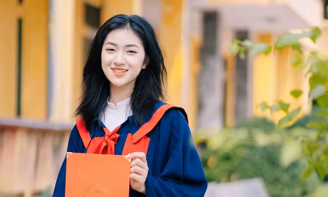 Nữ sinh 10x được kết nạp Đảng khi học lớp 12, giỏi ngoại ngữ, đam mê võ thuật
